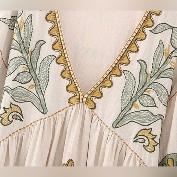 Sweet Clarise Embroidered Loose Fit Floral Mini Dress - Picture 9 of 14